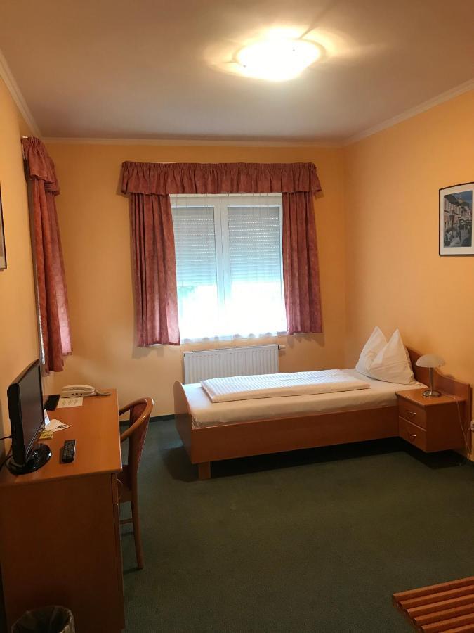 Hotel Weldi Gyor Exterior photo