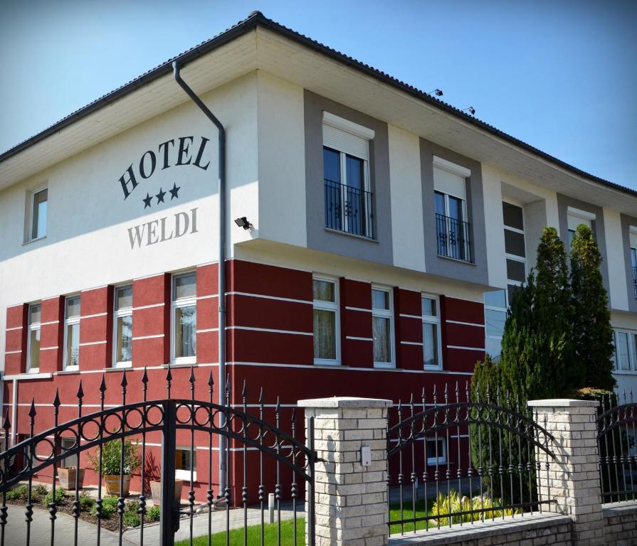 Hotel Weldi Gyor Exterior photo