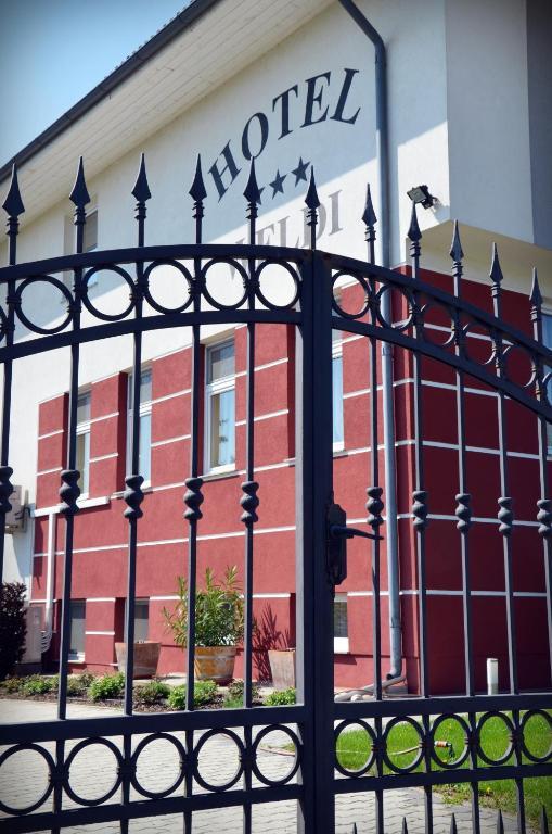 Hotel Weldi Gyor Exterior photo